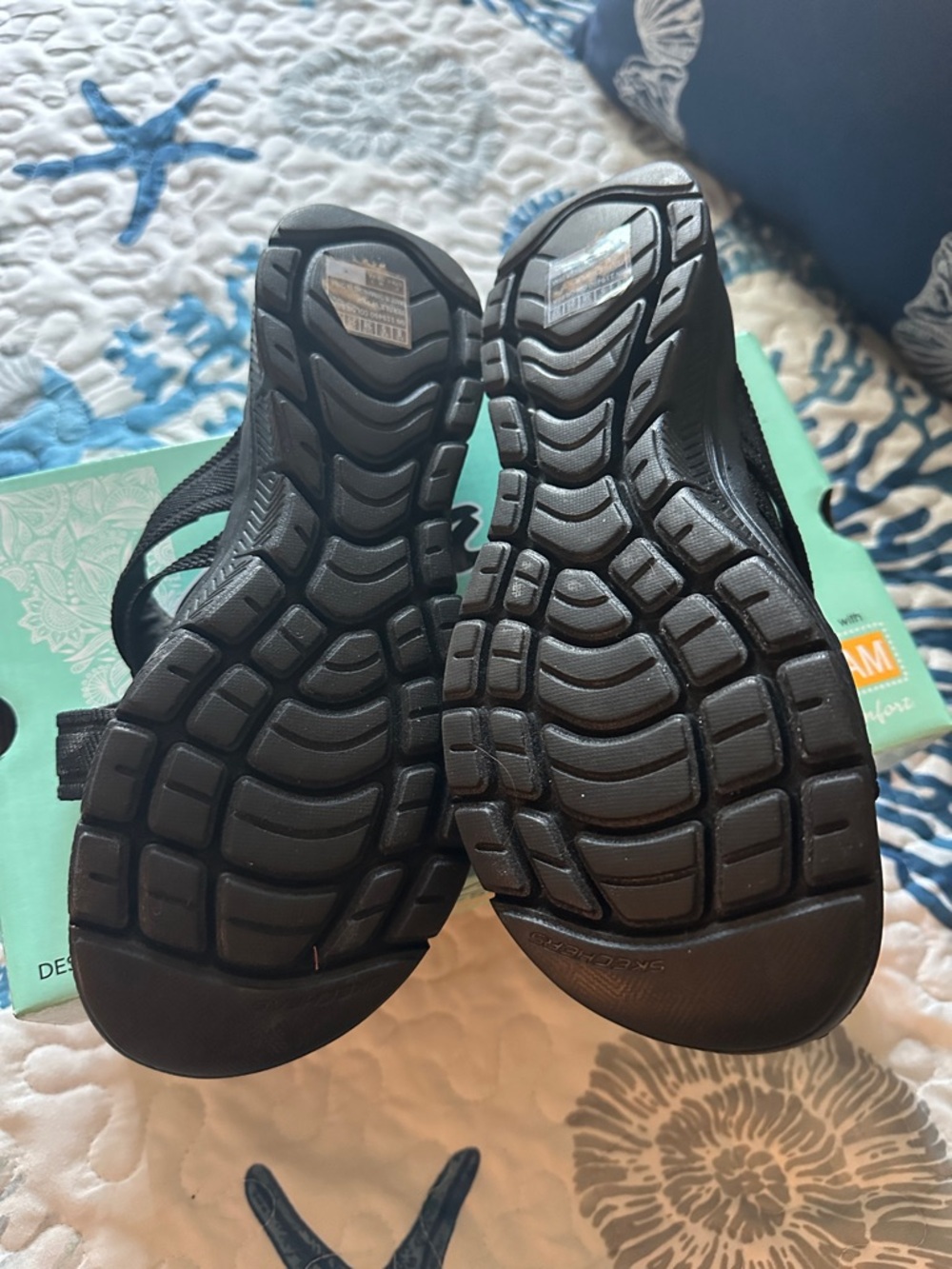 Skechers Black Crisscross Yoga Foam Slide Sandals - Picture 2 of 5